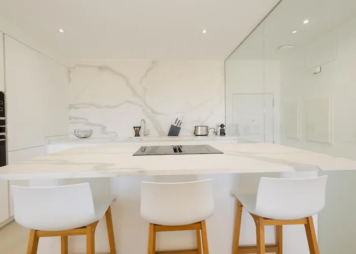 Renovated With Garden And Direct Access, East דירה *