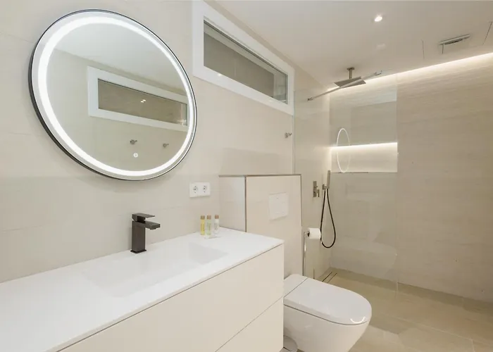 Renovated With Garden And Direct Access, East * מארבלה