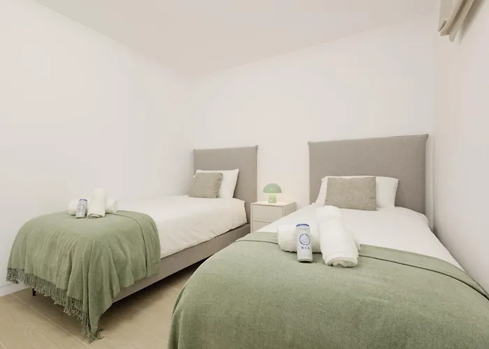 Renovated With Garden And Direct Access, East מארבלה