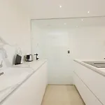 Appartement Renovated With Garden And Direct Access, East