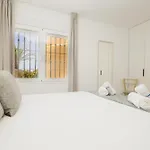 Appartement Renovated With Garden And Direct Access, East Marbella
