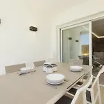 Renovated With Garden And Direct Access, East Appartement *