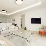 Appartement Renovated With Garden And Direct Access, East *