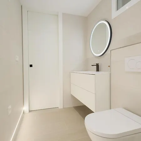 Apartment Renovated With Garden And Direct Access, East Marbella