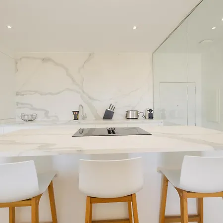 Renovated With Garden And Direct Access, East Apartment *