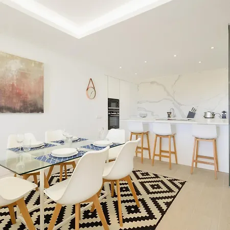 Apartment Renovated With Garden And Direct Access, East