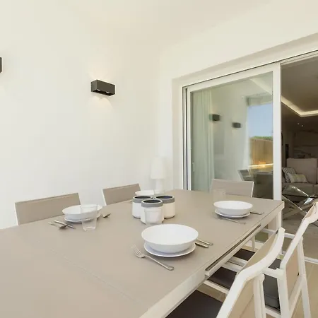 Renovated With Garden And Direct Access, East Apartment *