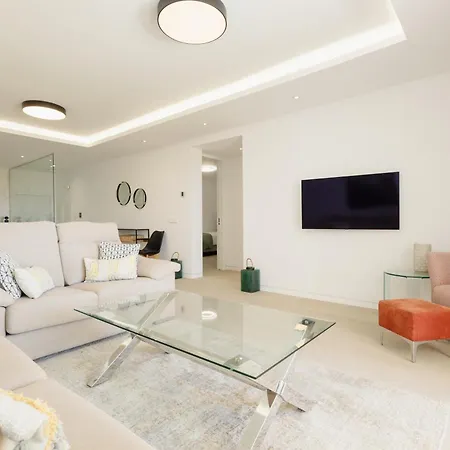 Apartment Renovated With Garden And Direct Access, East *