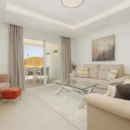 Apartment Renovated With Garden And Direct Access, East Marbella