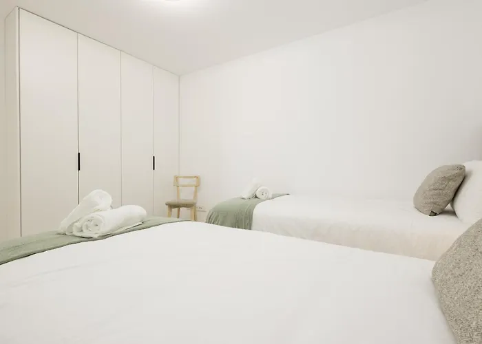 Renovated With Garden And Direct Access, East *