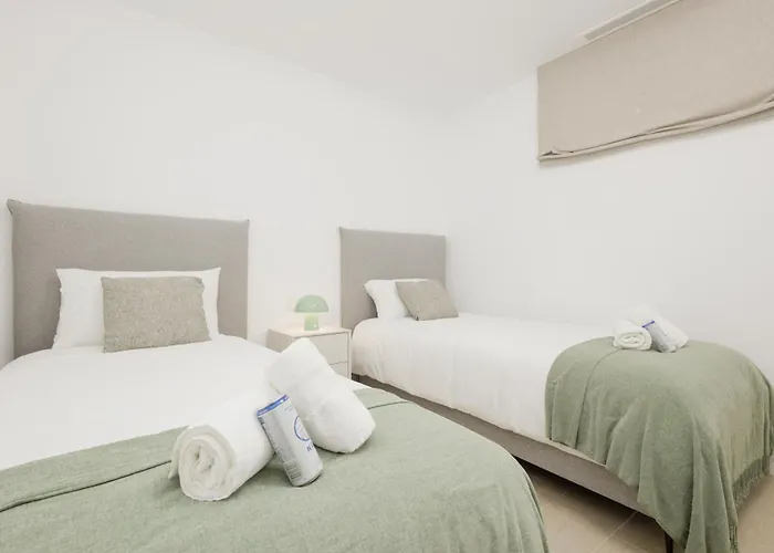 Renovated With Garden And Direct Access, East