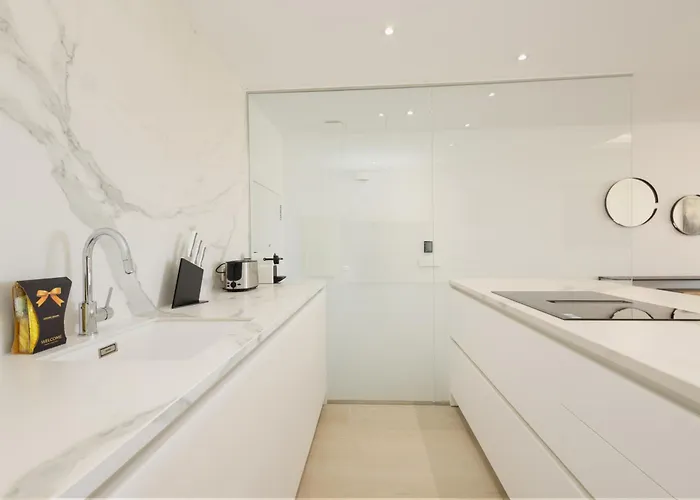 Appartement Renovated With Garden And Direct Access, East