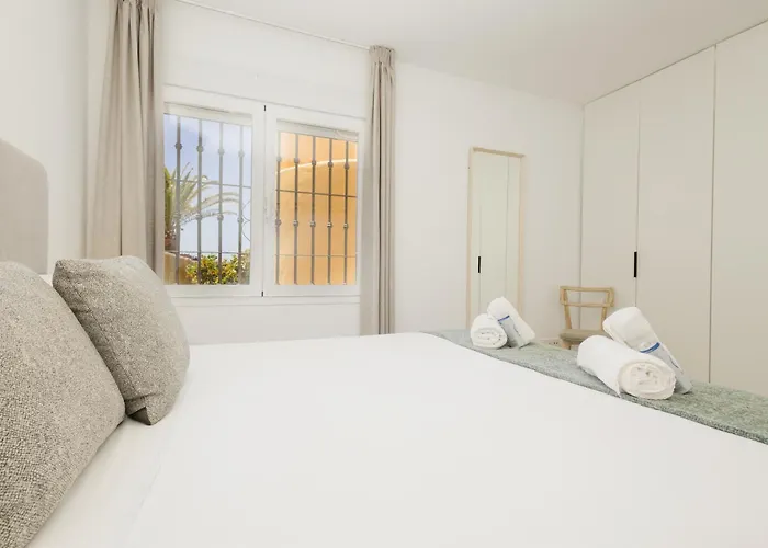 Appartement Renovated With Garden And Direct Access, East Marbella