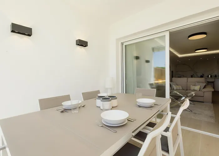 Renovated With Garden And Direct Access, East Appartement *