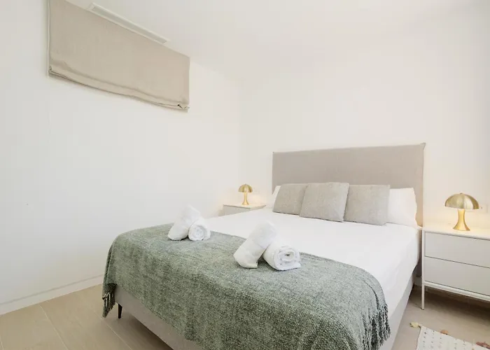 Renovated With Garden And Direct Access, East *