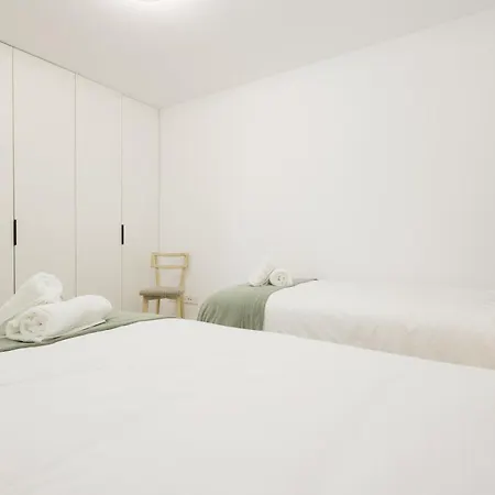 Renovated With Garden And Direct Access, East *