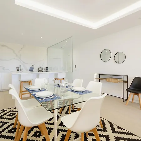 Renovated With Garden And Direct Access, East 马尔韦利亚