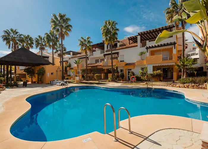 Apartment Renovated With Garden And Direct Access, East Marbella