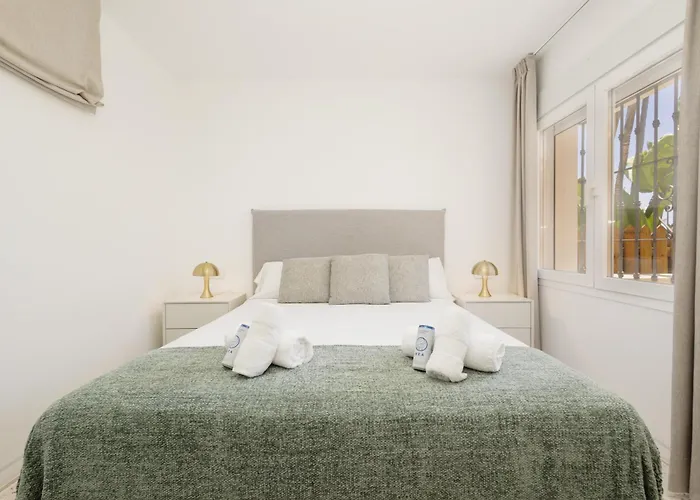 Apartment Renovated With Garden And Direct Access, East *