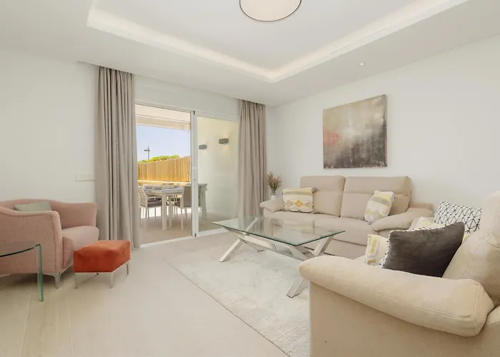 Apartment Renovated With Garden And Direct Access, East Marbella
